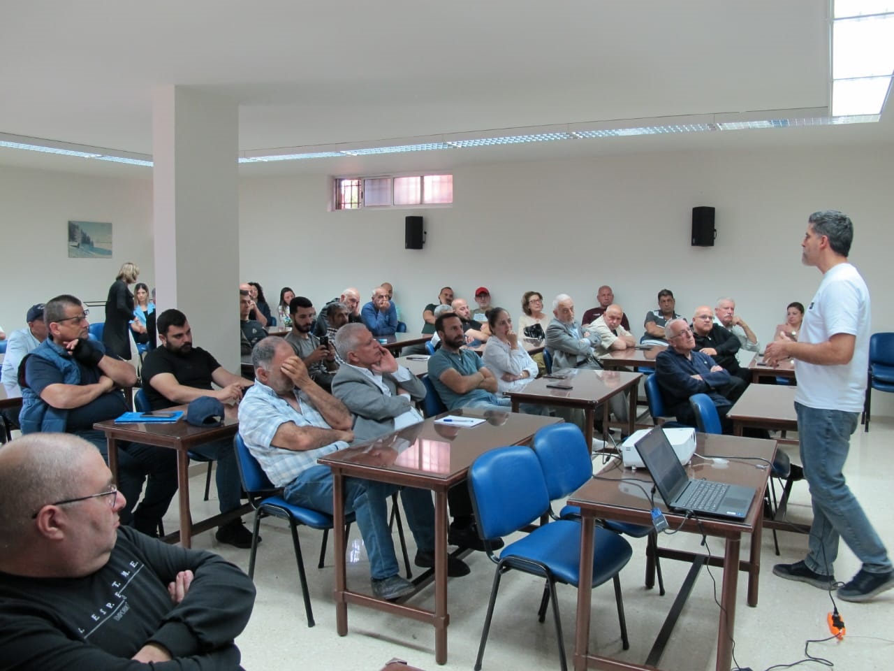 ندوة متخصصة حول إدارة المناحل بين فصلي الربيع والصيف في جعيتا ضمن البرنامج الوطني للإرشاد الزراعي