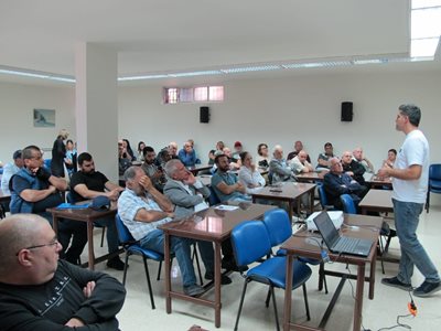 ندوة متخصصة حول إدارة المناحل بين فصلي الربيع والصيف في جعيتا ضمن البرنامج الوطني للإرشاد الزراعي