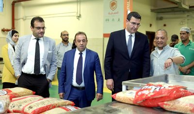 وزير الزراعة اللبناني زار بنك الطعام المصري في التجمع الثالث وأكد على اهمية العمل الاهلي