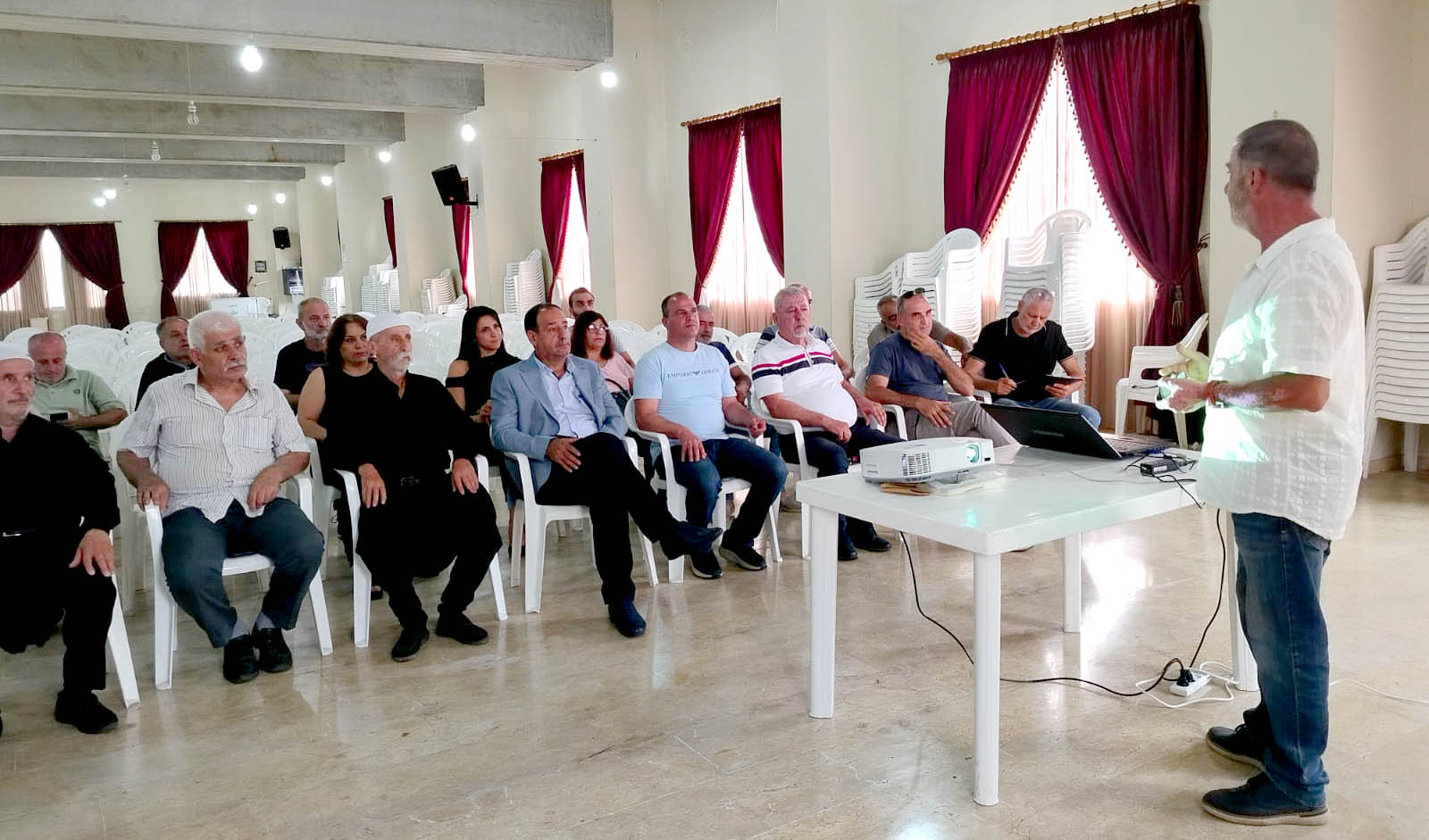 وزارة الزراعة تنظّم ندوة إرشادية في عرمون حول أصناف وأصول الزيتون