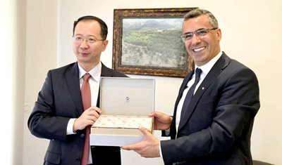 وزير الزراعة يستقبل السفير الصيني: بحث في التعاون لمكافحة الحرائق ودعم حراس الغابات وتعزيز الزراعة الذكية
