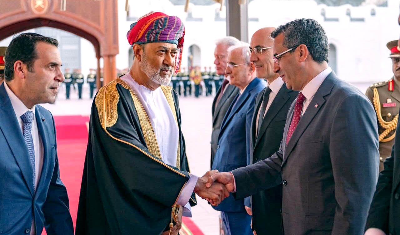 وزير الزراعة يرافق رئيس الجمهورية إلى سلطنة عُمان… وتمهيد لاتفاقية تعاون زراعي مشتركة